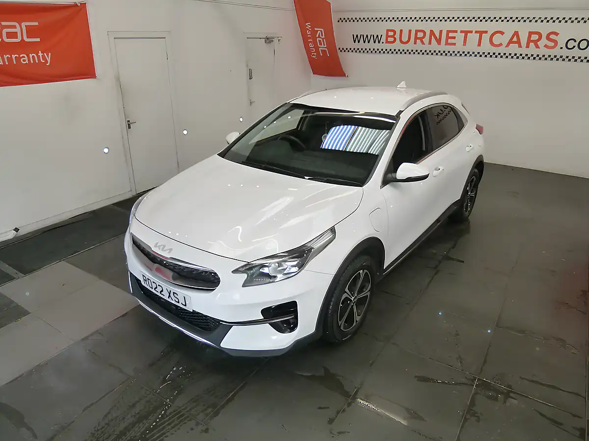 Used 2022 Kia Ceed Xceed 3 White - Interior and Exterior details 19