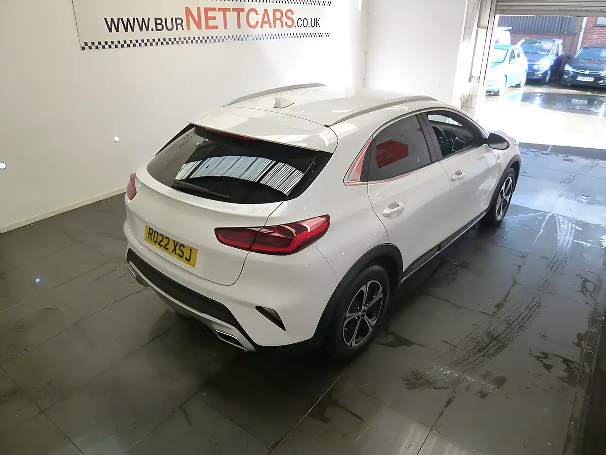 Used 2022 Kia Ceed Xceed 3 White - Interior and Exterior details 20