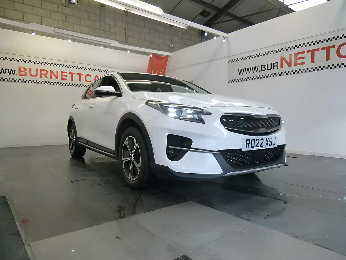 Used 2022 Kia Ceed Xceed 3 White - Interior and Exterior details 9