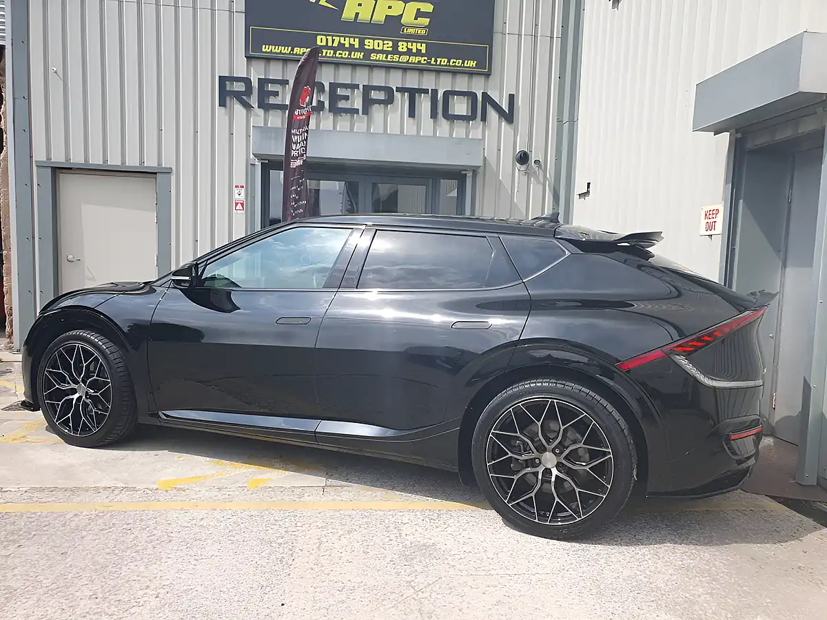 Used 2022 Kia EV6 GT-Line Black - Interior and Exterior details 5