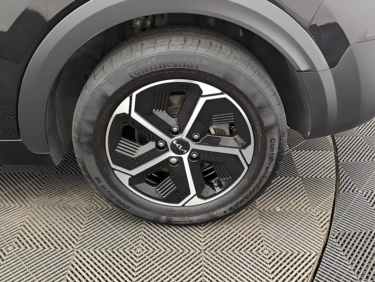 Used 2022 Kia Niro 2 Black - Interior and Exterior details 20