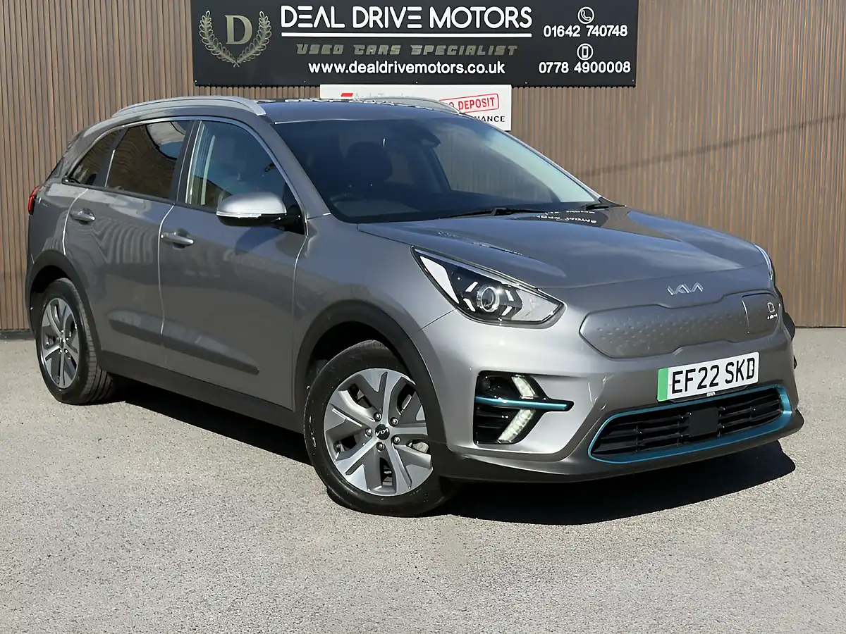 Used 2022 Kia Niro 2 Grey - Front View
