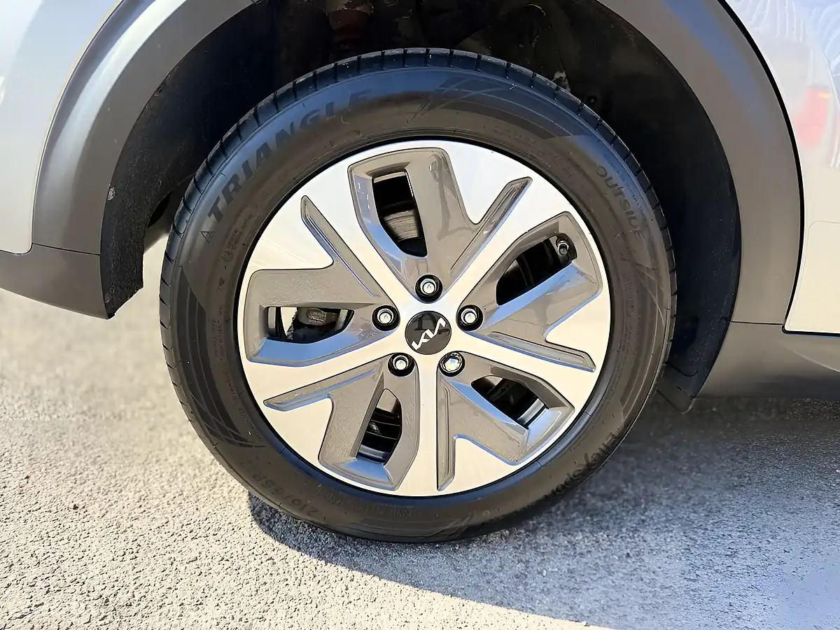 Used 2022 Kia Niro 2 Grey - Interior and Exterior details 19