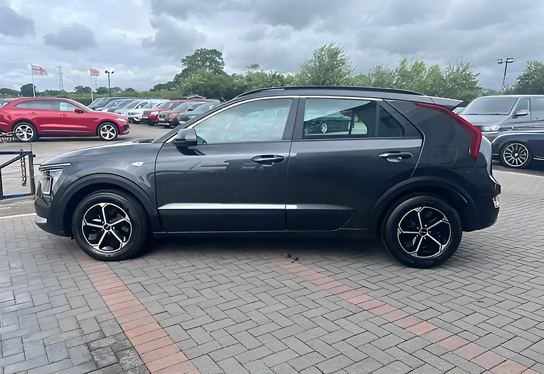 Used 2022 Kia Niro 2 Grey - Interior and Exterior details 14