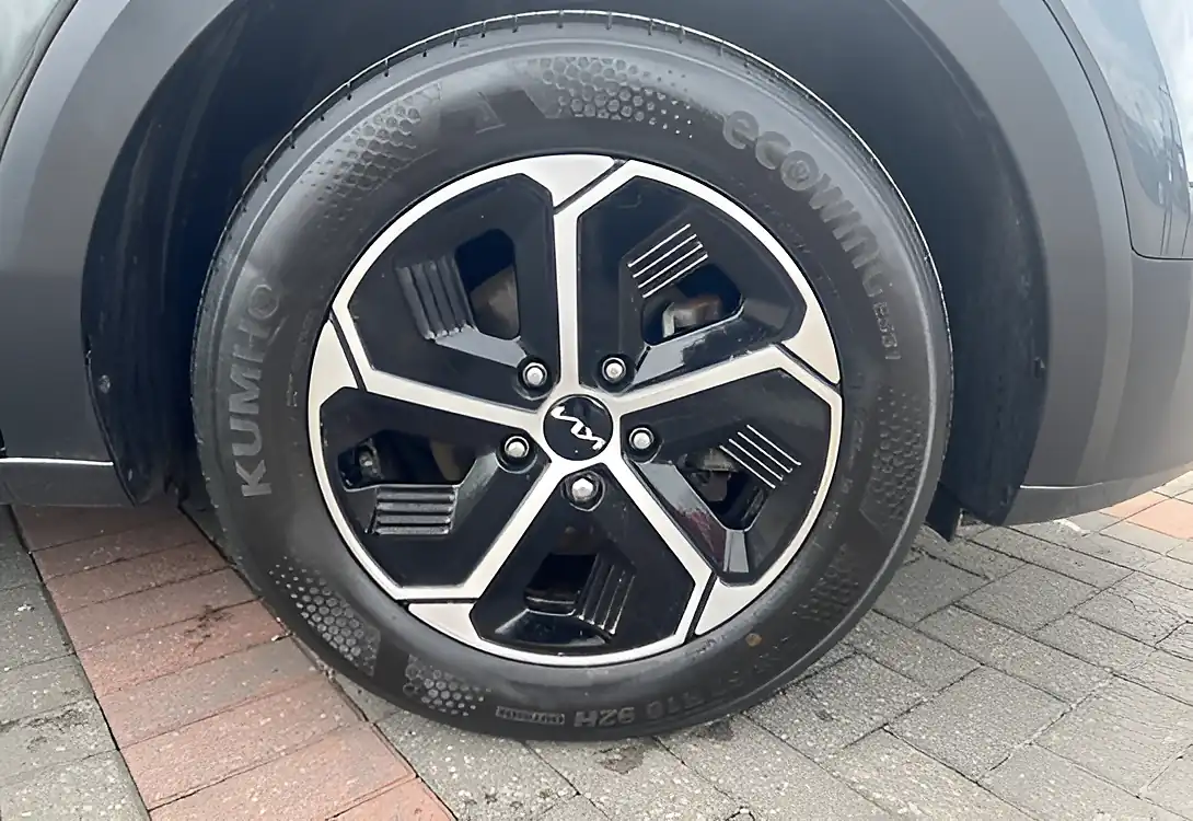 Used 2022 Kia Niro 2 Grey - Interior and Exterior details 17