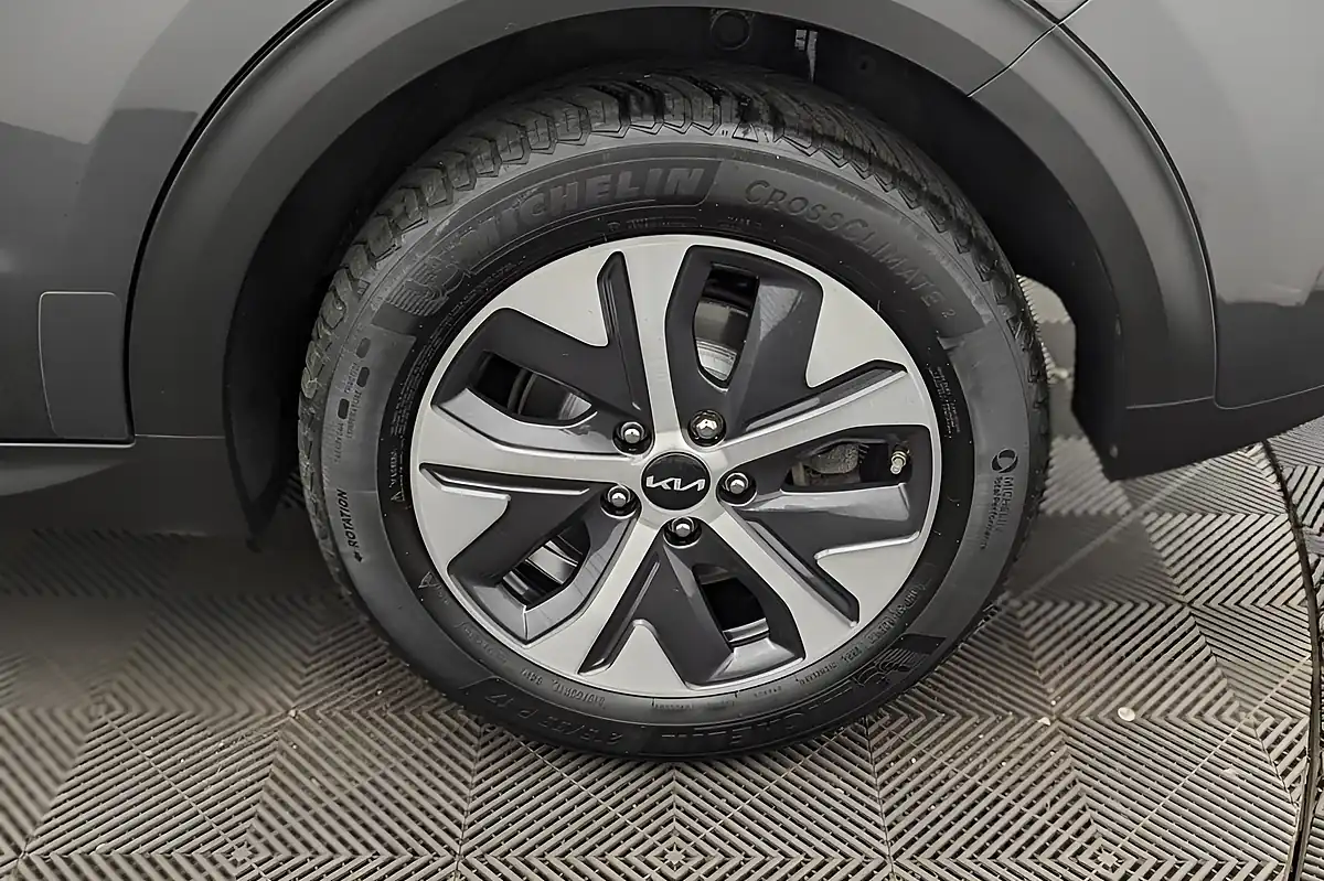 Used 2022 Kia Niro 2 Grey - Interior and Exterior details 2