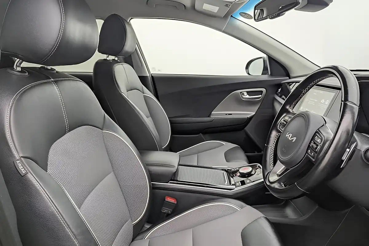 Used 2022 Kia Niro 2 Grey - Interior and Exterior details 4
