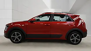 Used 2022 Kia Niro 2 Red - Interior and Exterior details 10