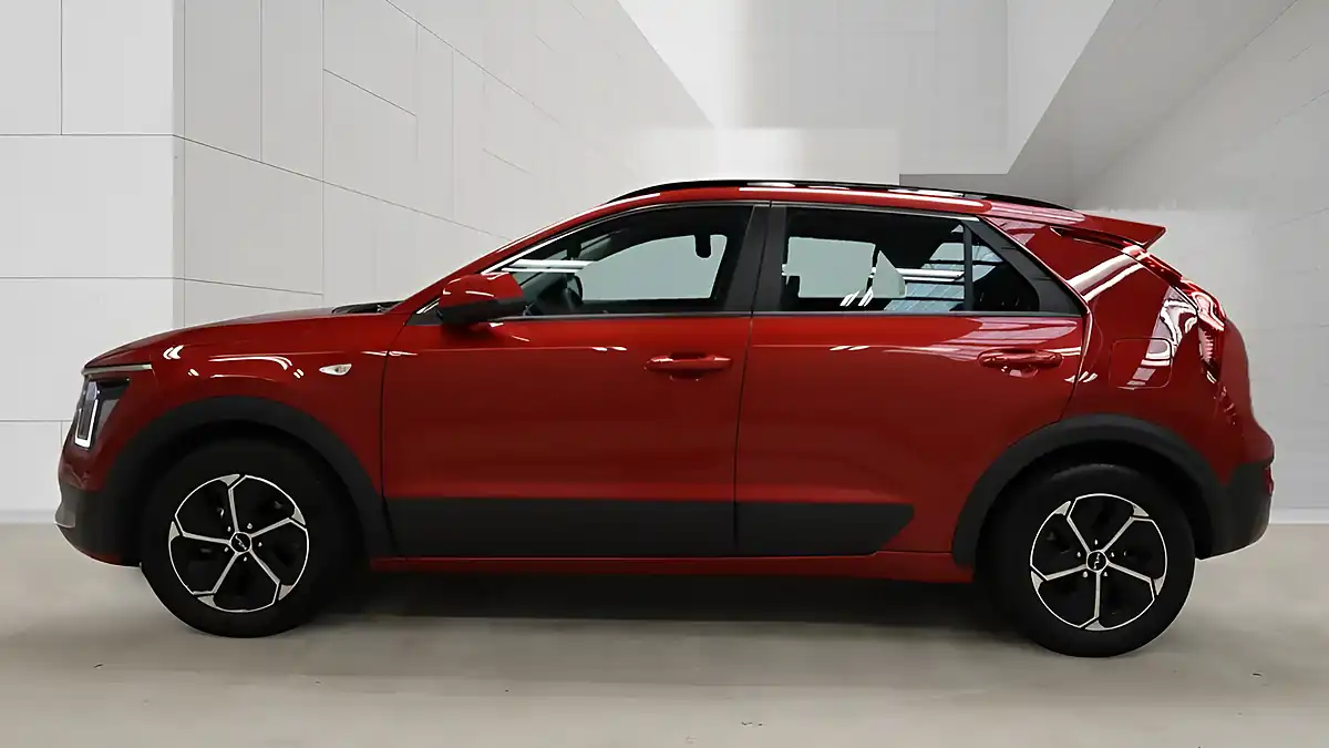 Used 2022 Kia Niro 2 Red - Interior and Exterior details 10
