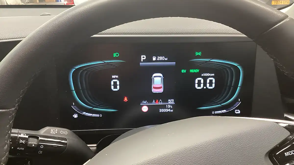 Used 2022 Kia Niro 2 Red - Interior and Exterior details 16