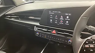 Used 2022 Kia Niro 2 Red - Interior and Exterior details 17