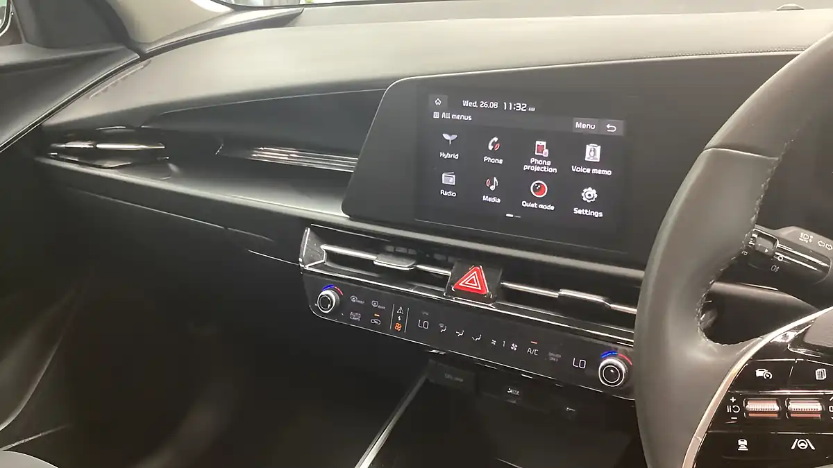 Used 2022 Kia Niro 2 Red - Interior and Exterior details 17