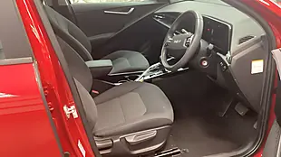 Used 2022 Kia Niro 2 Red - Interior and Exterior details 2