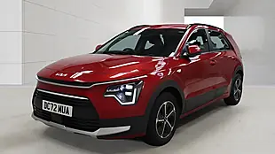 Used 2022 Kia Niro 2 Red - Interior and Exterior details 5