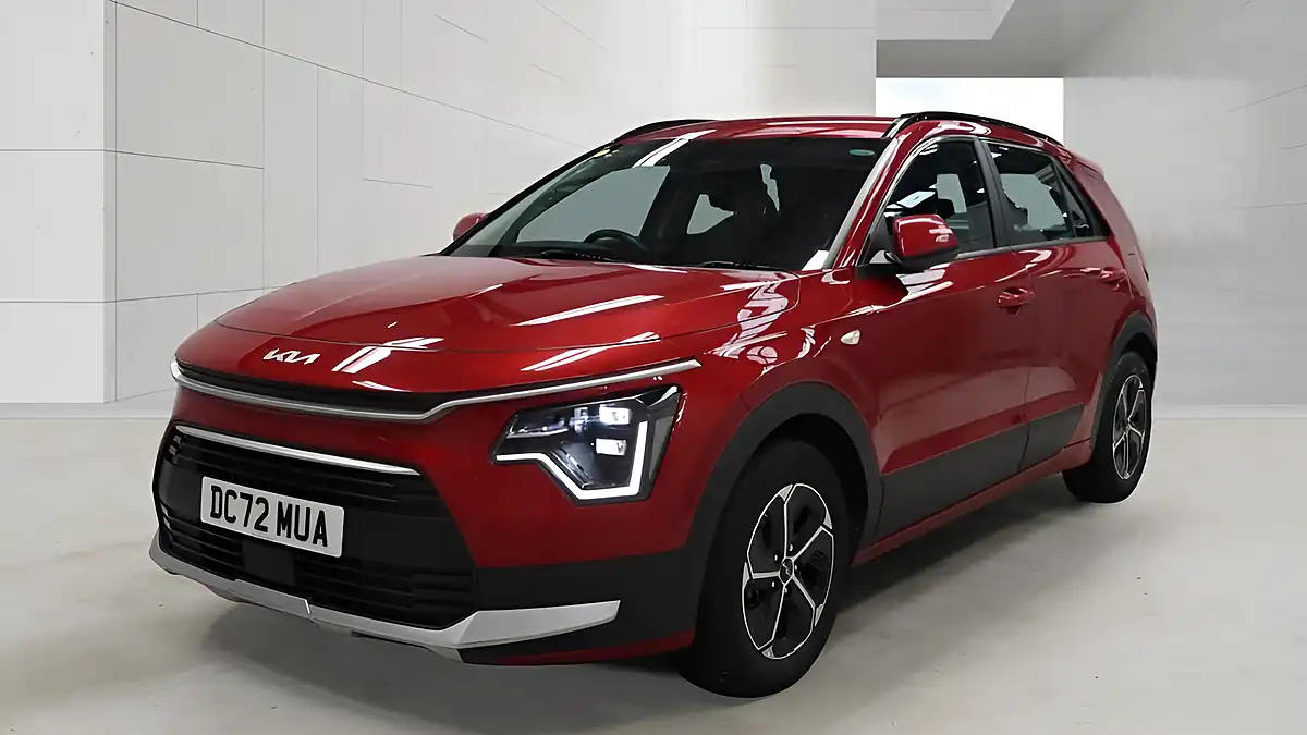 Used 2022 Kia Niro 2 Red - Interior and Exterior details 5