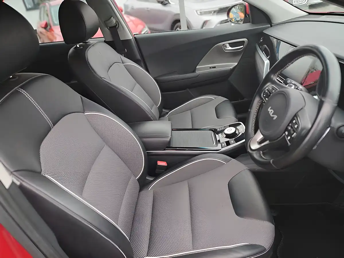 Used 2022 Kia Niro 2 Red - Interior and Exterior details 10