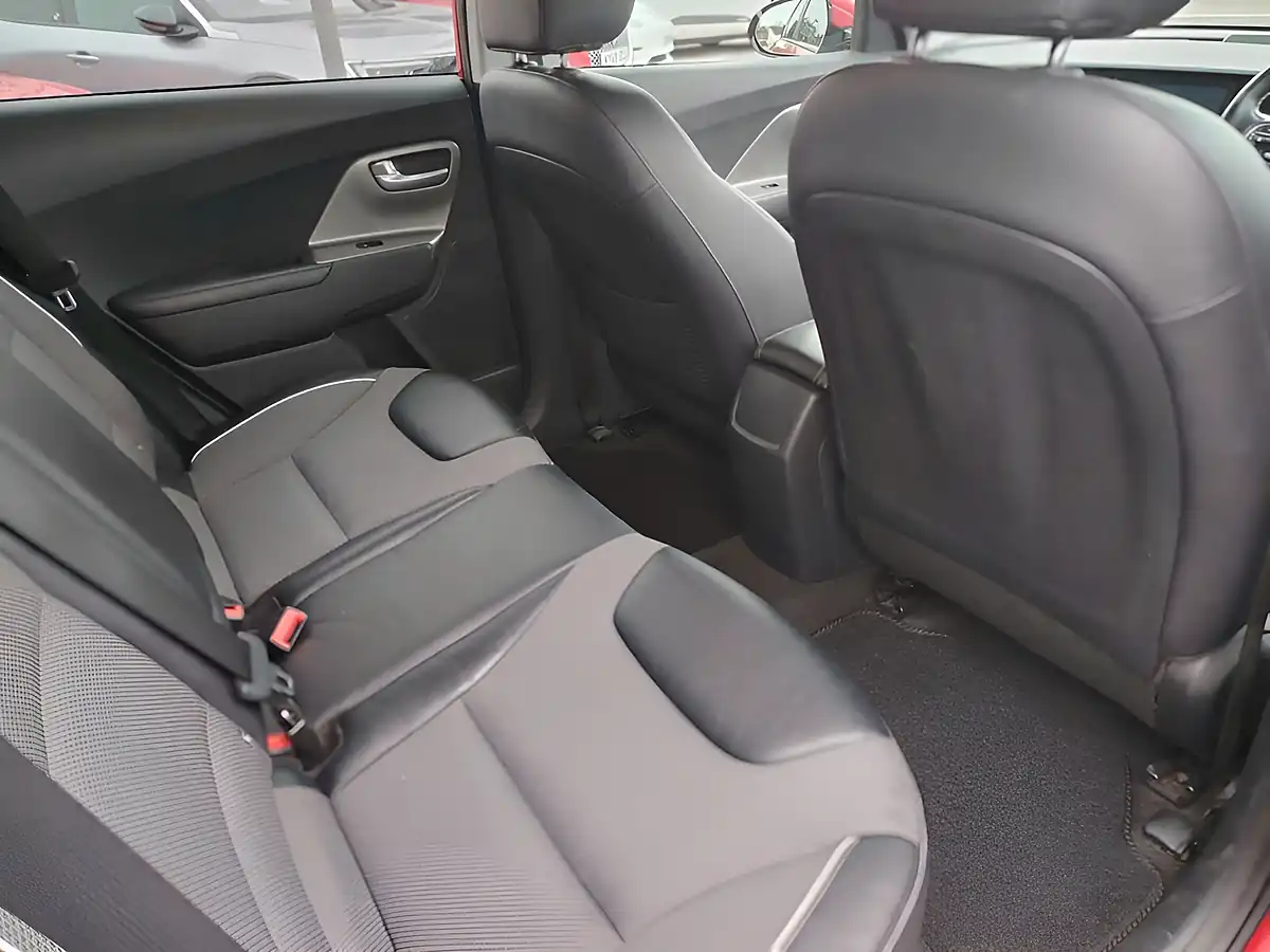 Used 2022 Kia Niro 2 Red - Interior and Exterior details 11