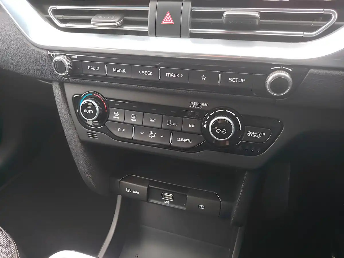Used 2022 Kia Niro 2 Red - Interior and Exterior details 15