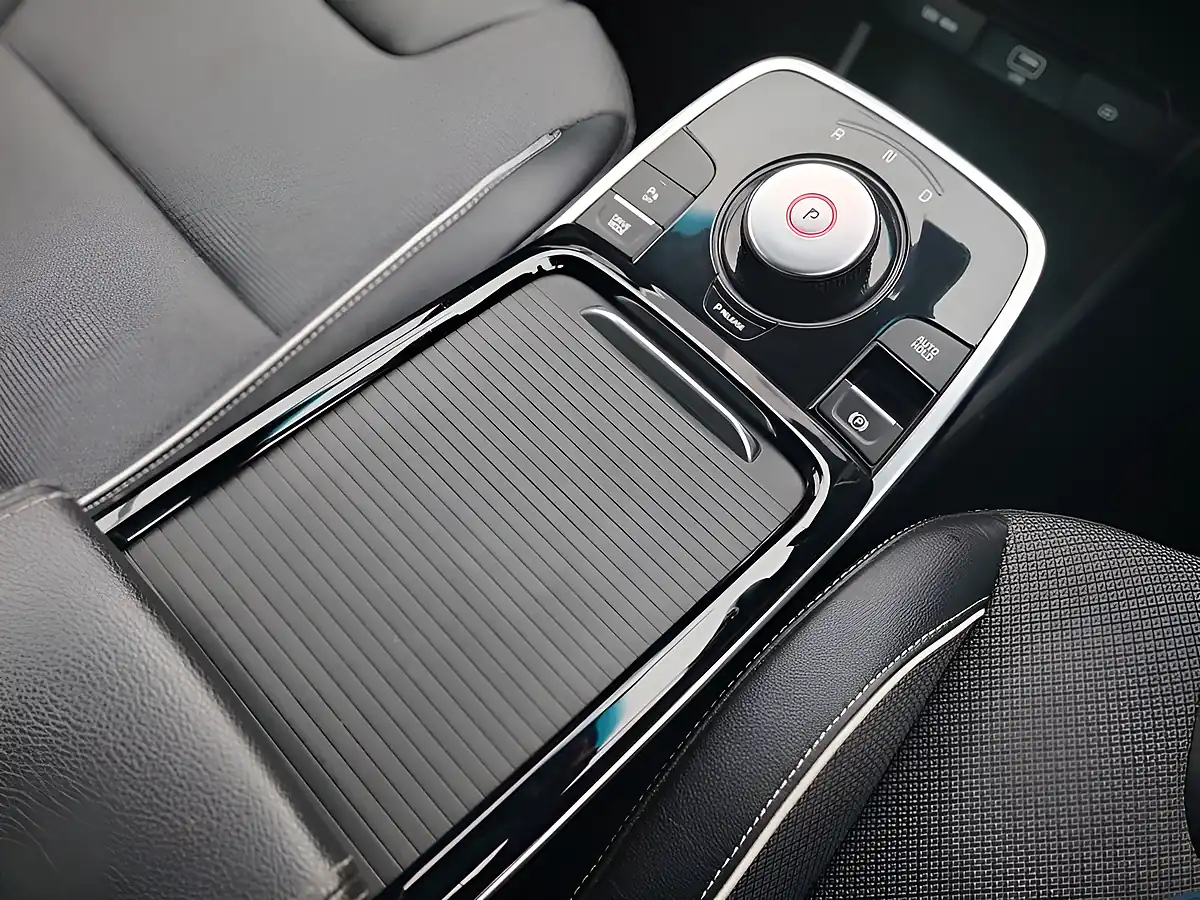 Used 2022 Kia Niro 2 Red - Interior and Exterior details 16