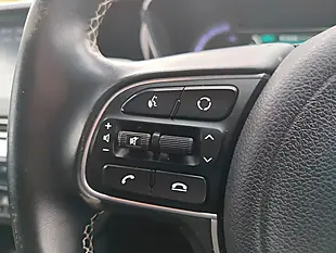 Used 2022 Kia Niro 2 Red - Interior and Exterior details 17