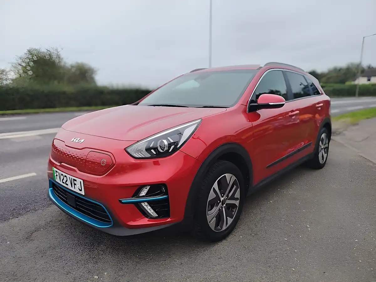 Used 2022 Kia Niro 2 Red - Interior and Exterior details 4