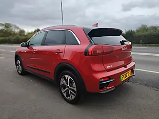 Used 2022 Kia Niro 2 Red - Interior and Exterior details 5