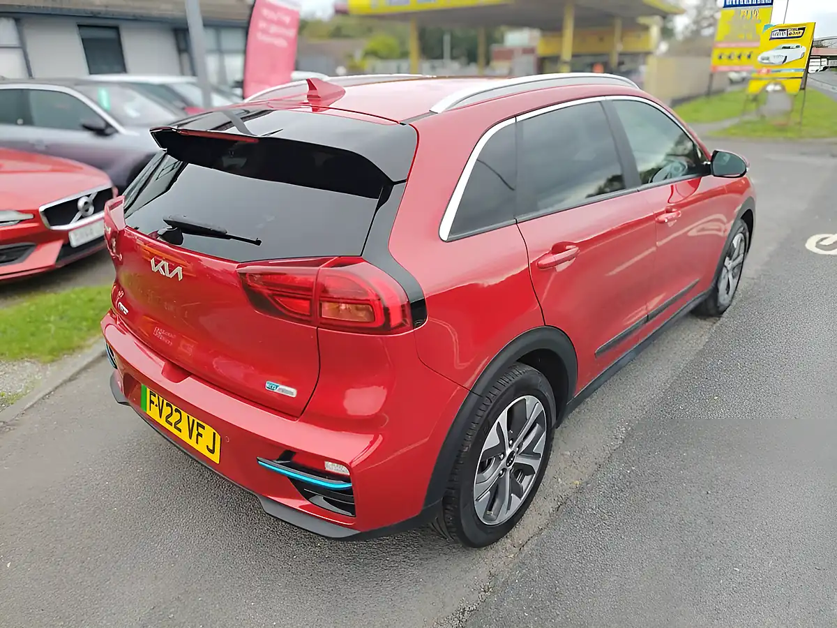 Used 2022 Kia Niro 2 Red - Interior and Exterior details 7