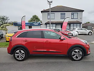 Used 2022 Kia Niro 2 Red - Interior and Exterior details 8