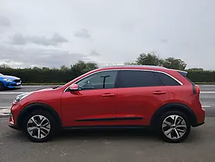 Used 2022 Kia Niro 2 Red - Interior and Exterior details 9