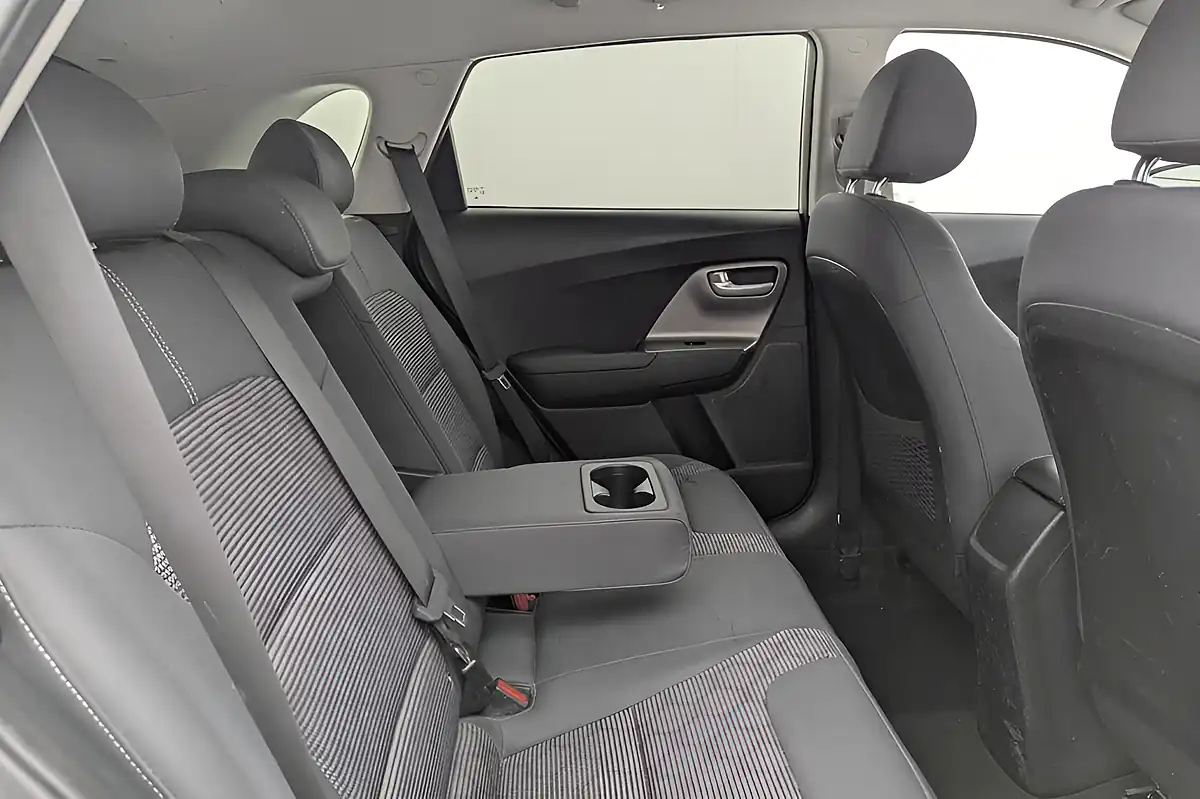 Used 2022 Kia Niro 2 White - Interior and Exterior details 10