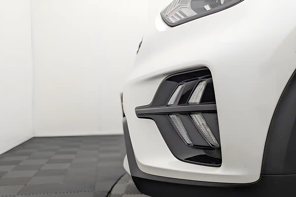 Used 2022 Kia Niro 2 White - Interior and Exterior details 17