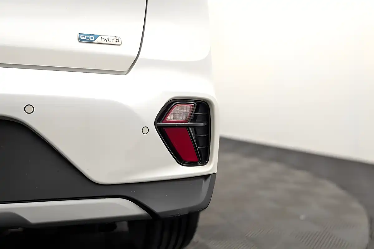 Used 2022 Kia Niro 2 White - Interior and Exterior details 18
