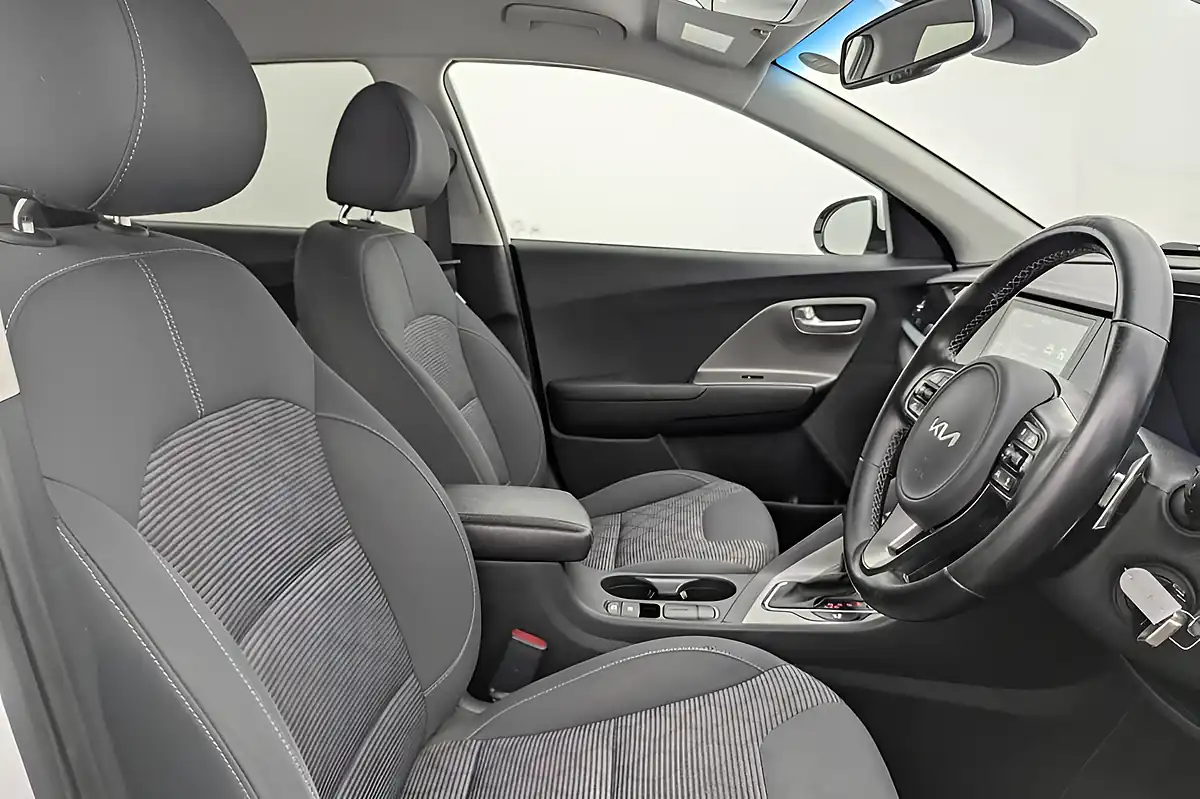 Used 2022 Kia Niro 2 White - Interior and Exterior details 2