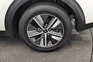 Used 2022 Kia Niro 2 White - Interior and Exterior details 20