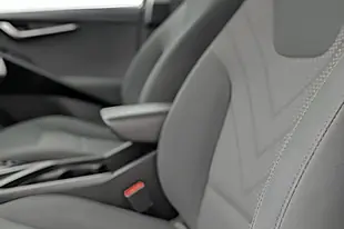 Used 2022 Kia Niro 2 White - Interior and Exterior details 13