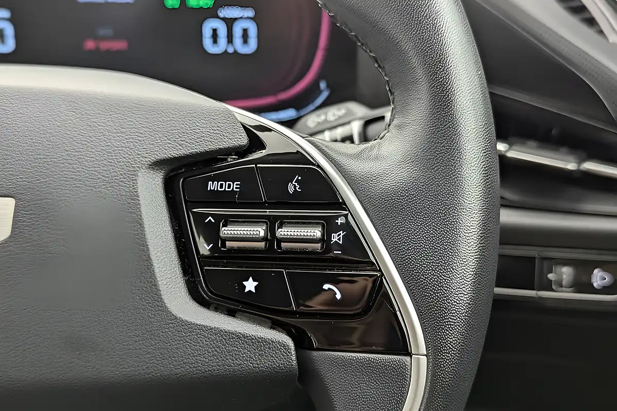 Used 2022 Kia Niro 2 White - Interior and Exterior details 15