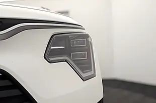 Used 2022 Kia Niro 2 White - Interior and Exterior details 17