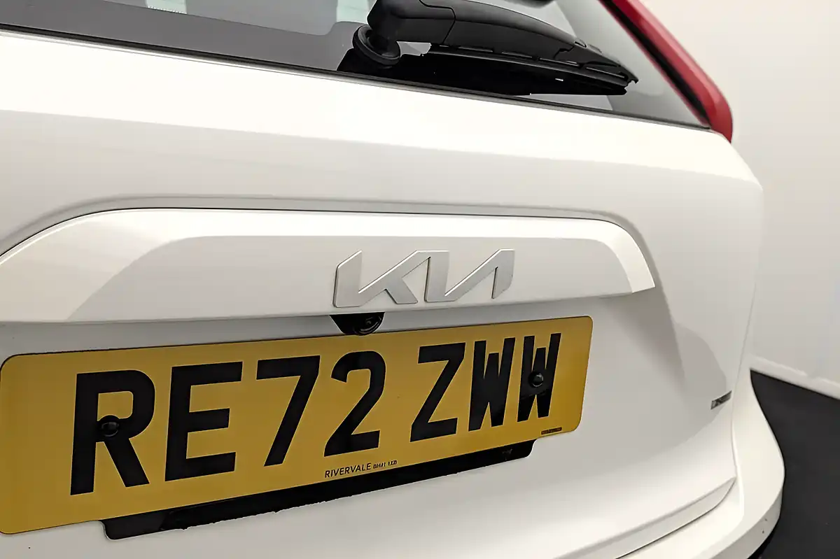 Used 2022 Kia Niro 2 White - Interior and Exterior details 18