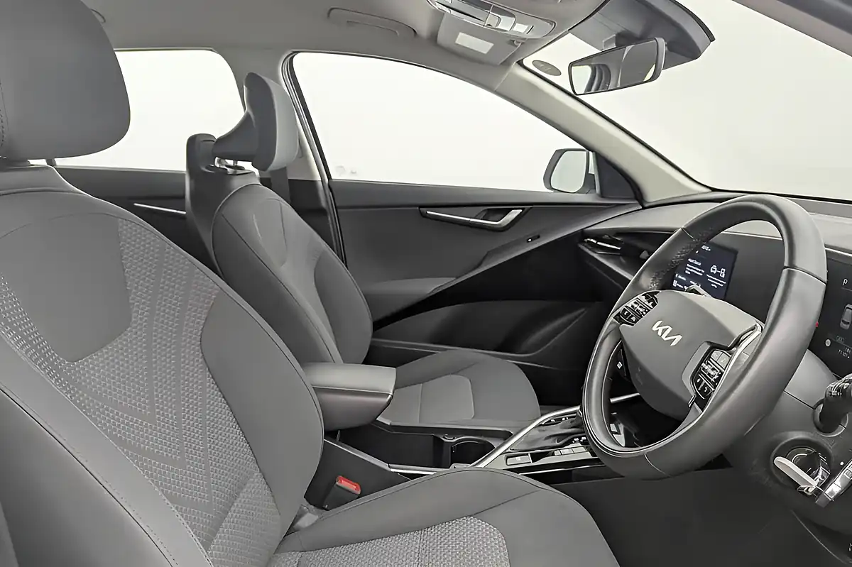 Used 2022 Kia Niro 2 White - Interior and Exterior details 2