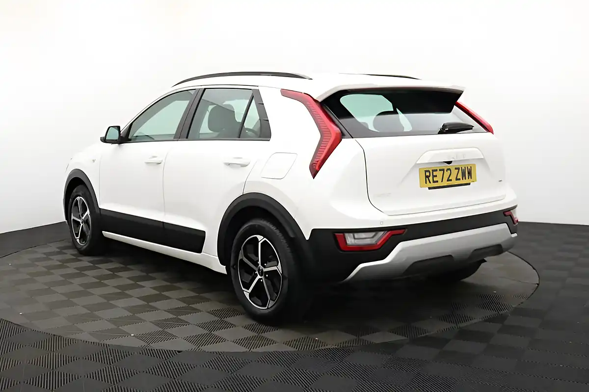 Used 2022 Kia Niro 2 White - Interior and Exterior details 5