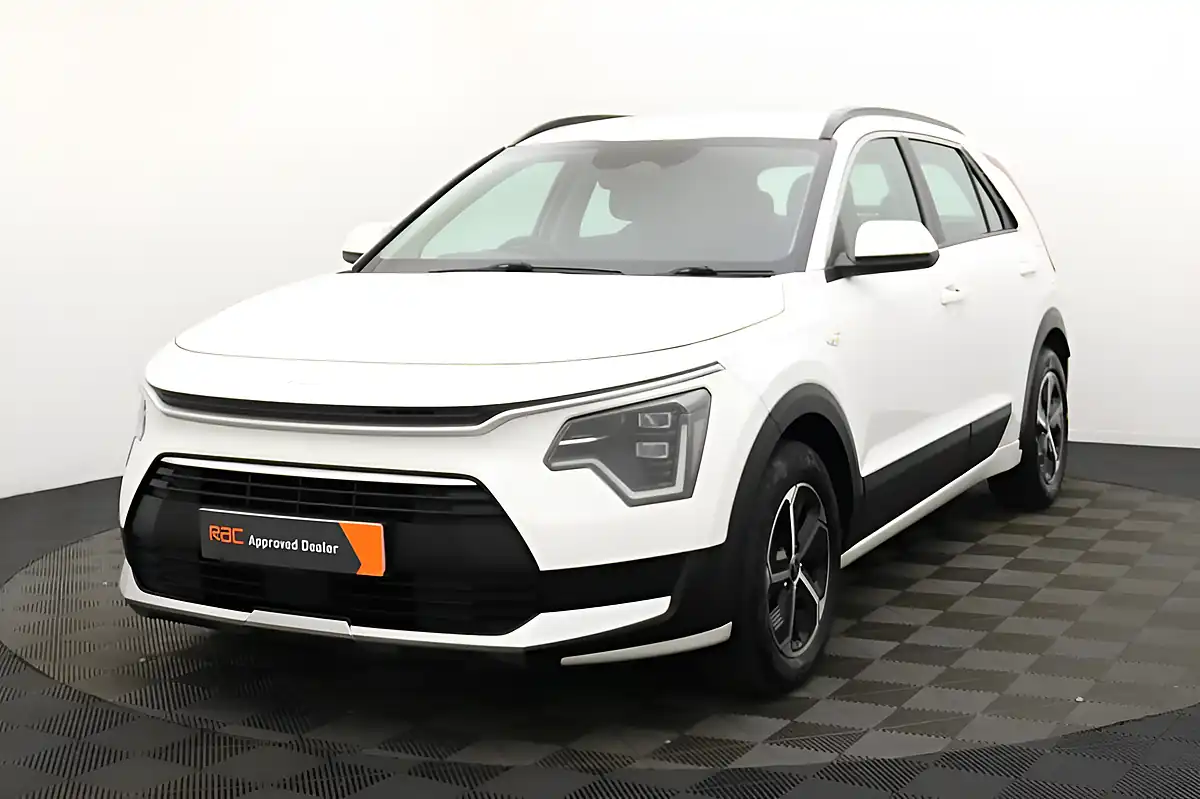Used 2022 Kia Niro 2 White - Interior and Exterior details 6