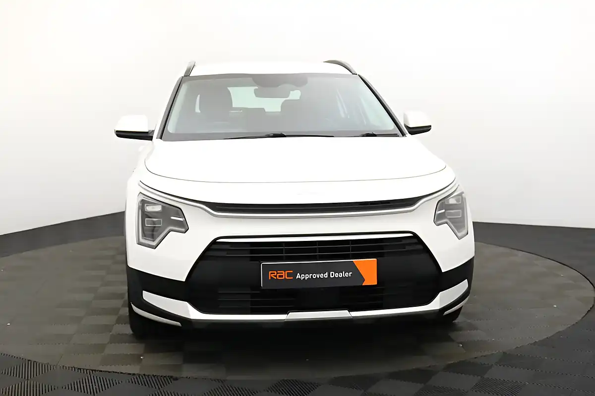 Used 2022 Kia Niro 2 White - Interior and Exterior details 7