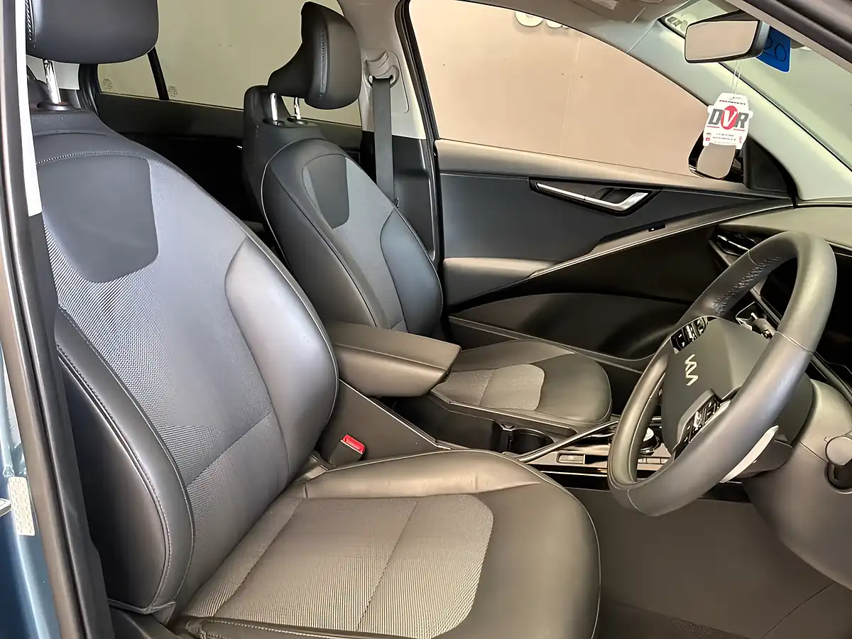 Used 2022 Kia Niro 3 Blue - Interior and Exterior details 10
