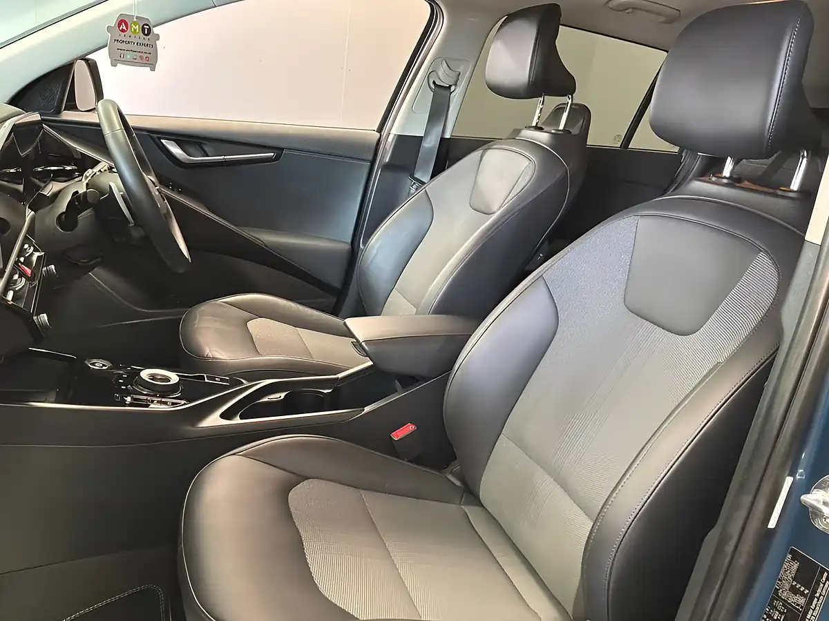 Used 2022 Kia Niro 3 Blue - Interior and Exterior details 13