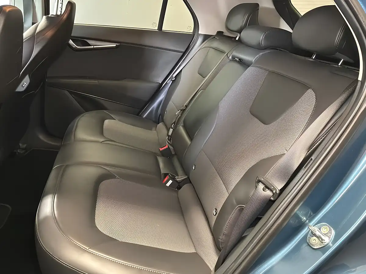 Used 2022 Kia Niro 3 Blue - Interior and Exterior details 14