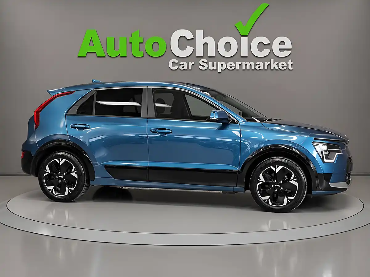 Used 2022 Kia Niro 3 Blue - Interior and Exterior details 9