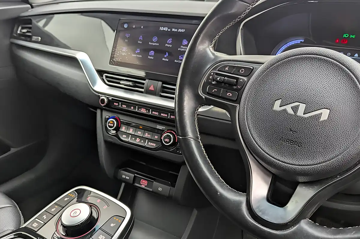 Used 2022 Kia Niro 3 Grey - Interior and Exterior details 10