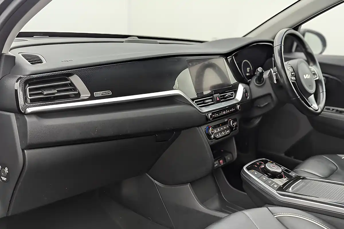 Used 2022 Kia Niro 3 Grey - Interior and Exterior details 12