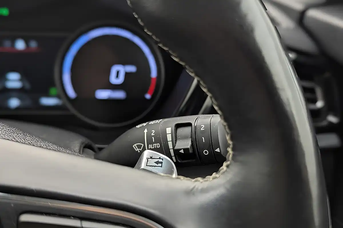Used 2022 Kia Niro 3 Grey - Interior and Exterior details 15