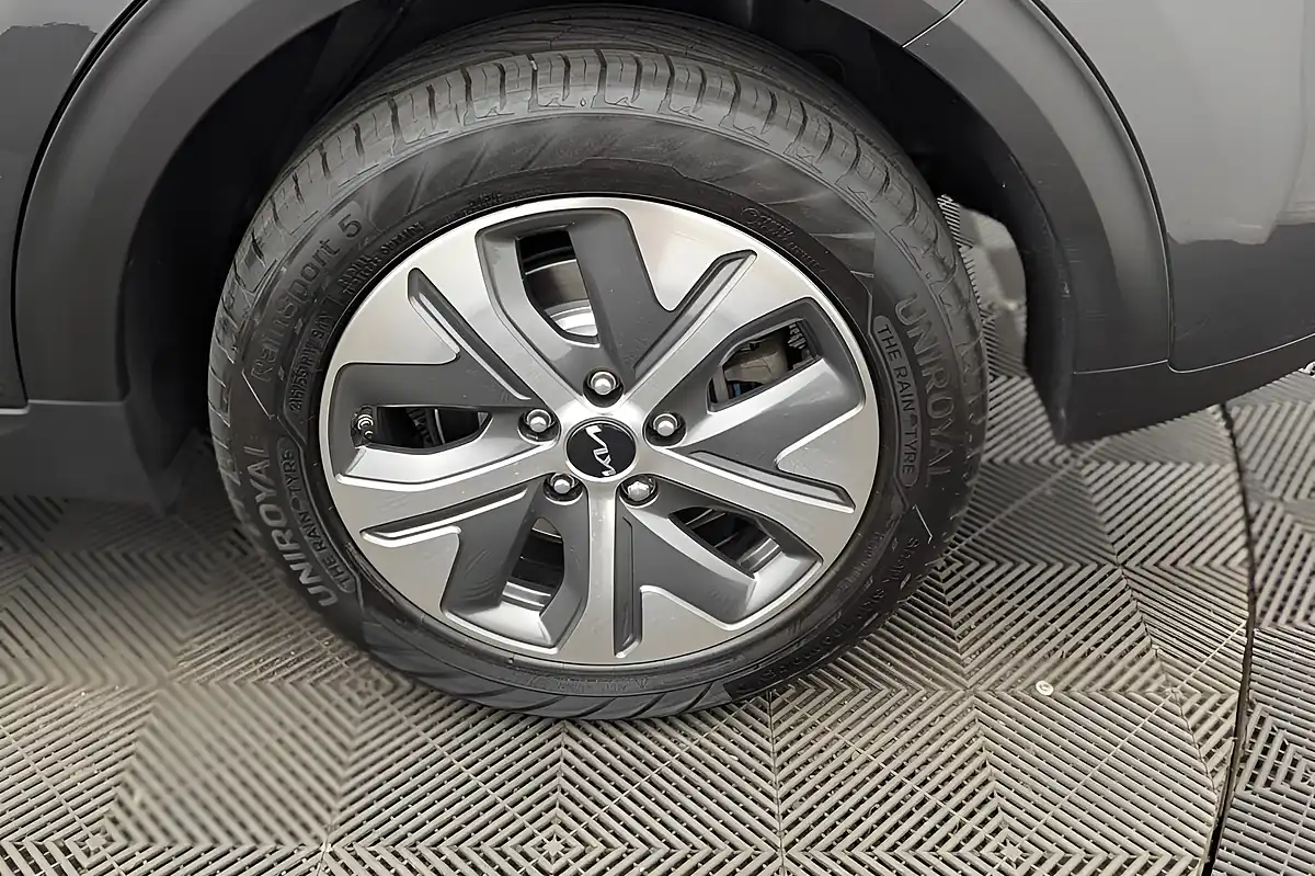 Used 2022 Kia Niro 3 Grey - Interior and Exterior details 20